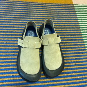 Birkenstock Reykjavik tan and black clogs / loafers